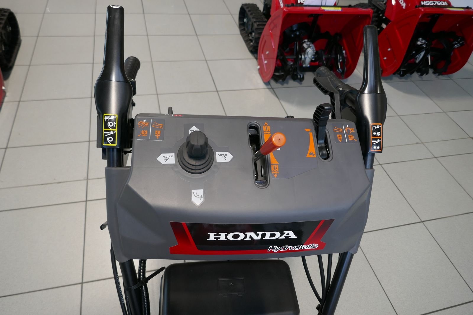 Schneefräse des Typs Honda HSS 760A TD, Gebrauchtmaschine in Villach (Bild 2)