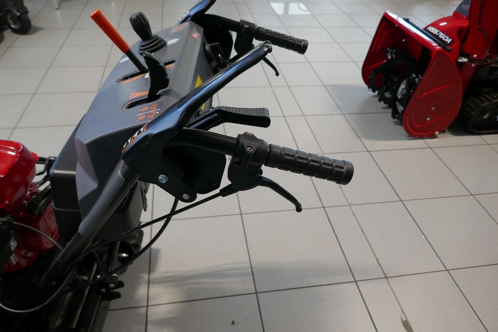 Schneefräse des Typs Honda HSS 760A TD, Gebrauchtmaschine in Villach (Bild 10)