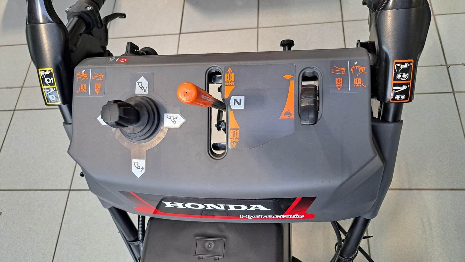 Schneefräse des Typs Honda HSS 760A WD, Gebrauchtmaschine in Villach (Bild 5)