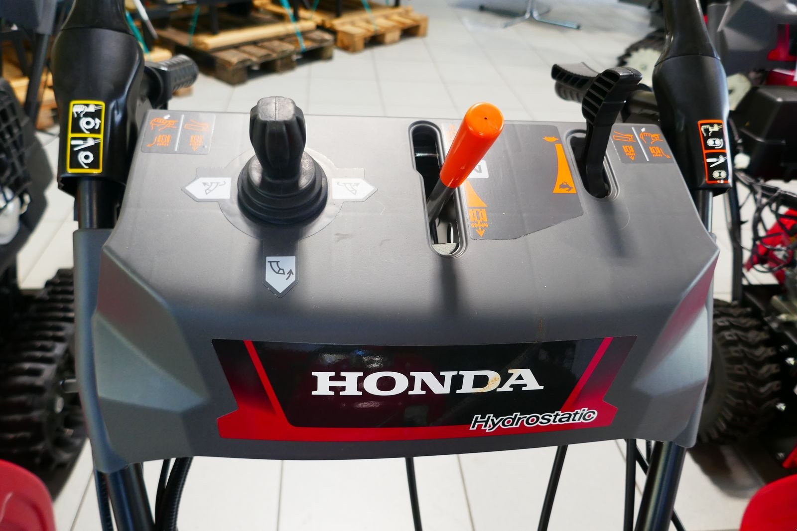 Schneefräse des Typs Honda HSS 970A T, Gebrauchtmaschine in Villach (Bild 5)