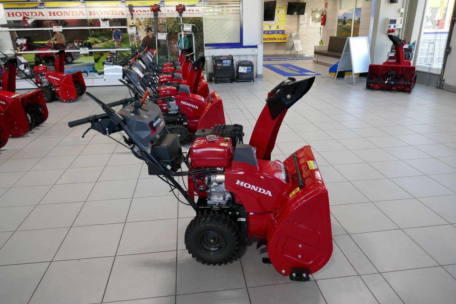 Schneefräse des Typs Honda HSS 970A WD, Gebrauchtmaschine in Villach (Bild 1)