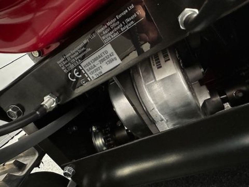 Schneefräse des Typs Honda Schneefräse HSS1380ATD Raupenantrieb 81cm 11,8PS, Neumaschine in Tamsweg (Bild 20)