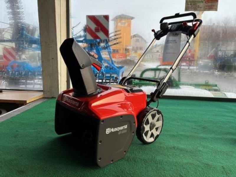 Schneefräse от тип Husqvarna Akku-Schneefräse ST253i, Neumaschine в Göpfritz (Снимка 1)