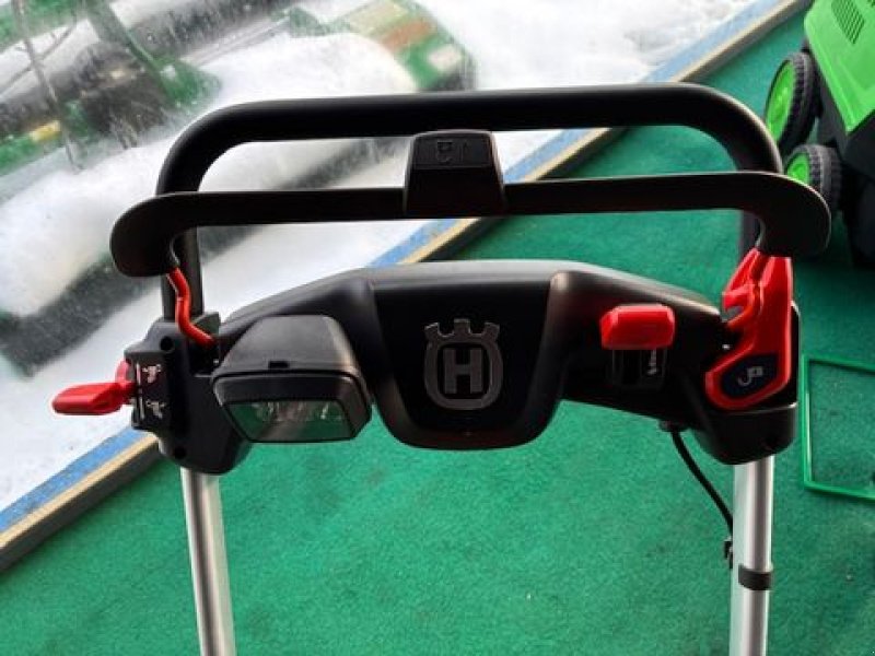 Schneefräse от тип Husqvarna Akku-Schneefräse ST253i, Neumaschine в Göpfritz (Снимка 5)