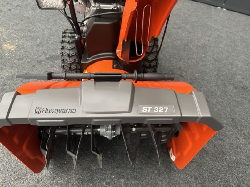 Schneefräse typu Husqvarna Schneefräse  ST327 Radantrieb 8,4PS, Neumaschine w Tamsweg (Zdjęcie 4)