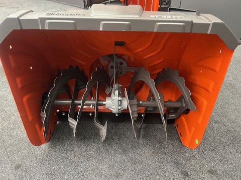 Schneefräse des Typs Husqvarna Schneefräse ST427T Raupenantrieb 10,7PS 69cm, Neumaschine in Tamsweg (Bild 12)