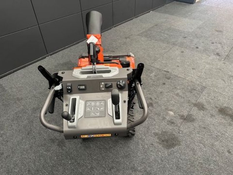 Schneefräse des Typs Husqvarna Schneefräse ST430T Raupenantrieb 12,5PS 76cm, Neumaschine in Tamsweg (Bild 8)