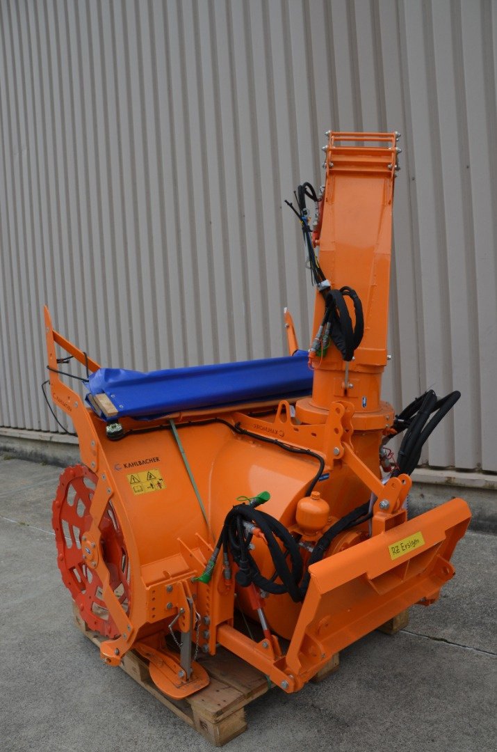 Schneefräse des Typs Kahlbacher KFS 750/1500 HY, Ausstellungsmaschine in Regensdorf (Bild 3)