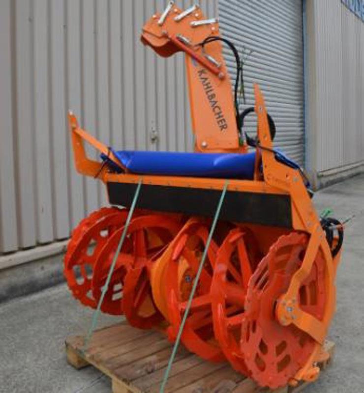Schneefräse des Typs Kahlbacher KFS 750/1500 HY, Ausstellungsmaschine in Regensdorf (Bild 6)