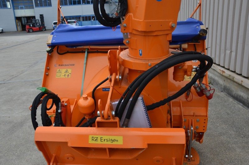Schneefräse des Typs Kahlbacher KFS 750/1500 HY, Ausstellungsmaschine in Regensdorf (Bild 2)
