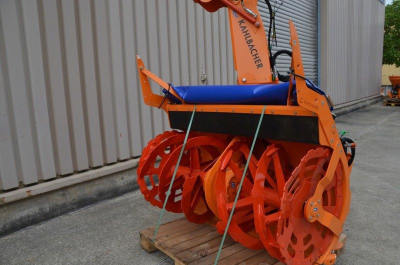 Schneefräse des Typs Kahlbacher KFS 750/1500 HY, Ausstellungsmaschine in Regensdorf (Bild 5)