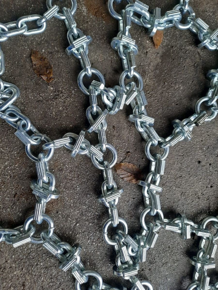 Schneekette des Typs Pewag 710/70R38, Neumaschine in Burgkirchen (Bild 1)