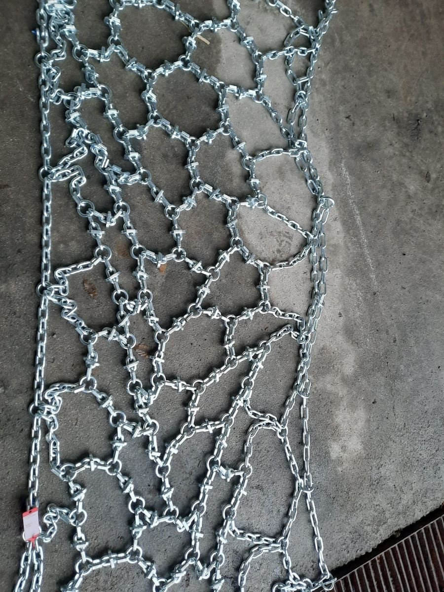 Schneekette des Typs Pewag 710/70R38, Neumaschine in Burgkirchen (Bild 4)