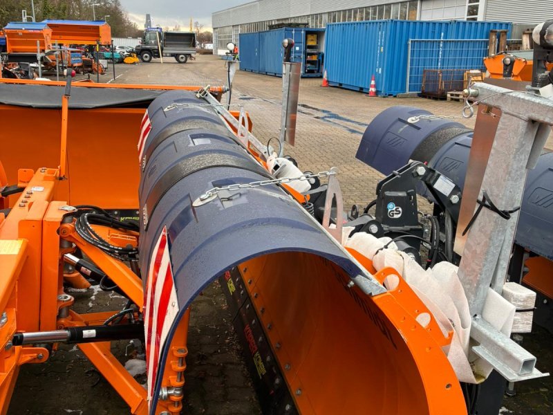 Schneepflug des Typs Aebi Schmidt Tarron MS30.1, Neumaschine in Wiedemar (Bild 1)