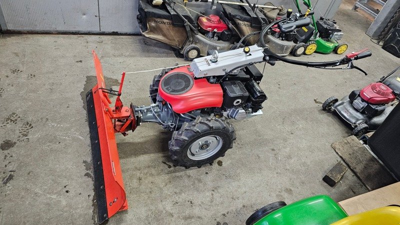 Schneepflug des Typs Aebi CC36, Gebrauchtmaschine in Altendorf (Bild 1)