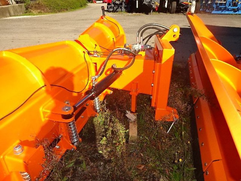 Schneepflug des Typs ALL IN ONE GmbH S P  - 270 - 2,7 Meter Varioschneepflug-stabile Ausführung- in verschiedenen Arbeitsbreiten  -  2,2 Meter 2,5 Meter- 2,7 Meter- 3 Meter- 3,3 Meter, Neumaschine in Neureichenau (Bild 10)