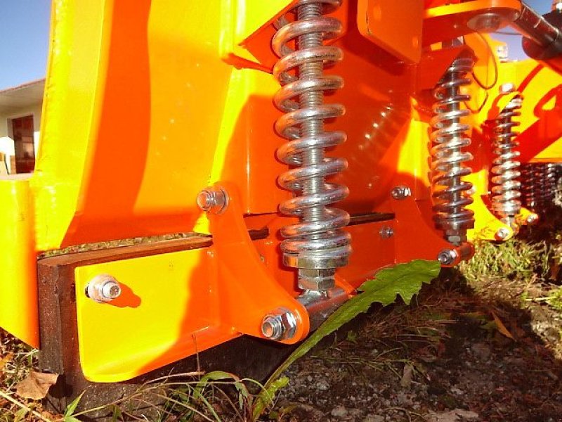 Schneepflug des Typs ALL IN ONE GmbH S P  - 270 - 2,7 Meter Varioschneepflug-stabile Ausführung- in verschiedenen Arbeitsbreiten  -  2,2 Meter 2,5 Meter- 2,7 Meter- 3 Meter- 3,3 Meter, Neumaschine in Neureichenau (Bild 11)