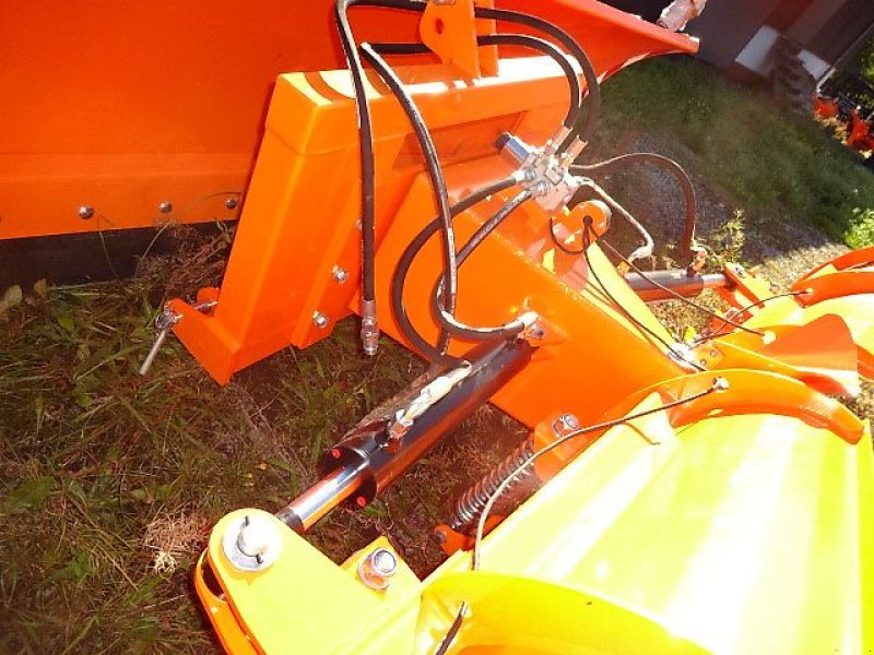 Schneepflug des Typs ALL IN ONE GmbH S P  - 270 - 2,7 Meter Varioschneepflug-stabile Ausführung- in verschiedenen Arbeitsbreiten  -  2,2 Meter 2,5 Meter- 2,7 Meter- 3 Meter- 3,3 Meter, Neumaschine in Neureichenau (Bild 17)