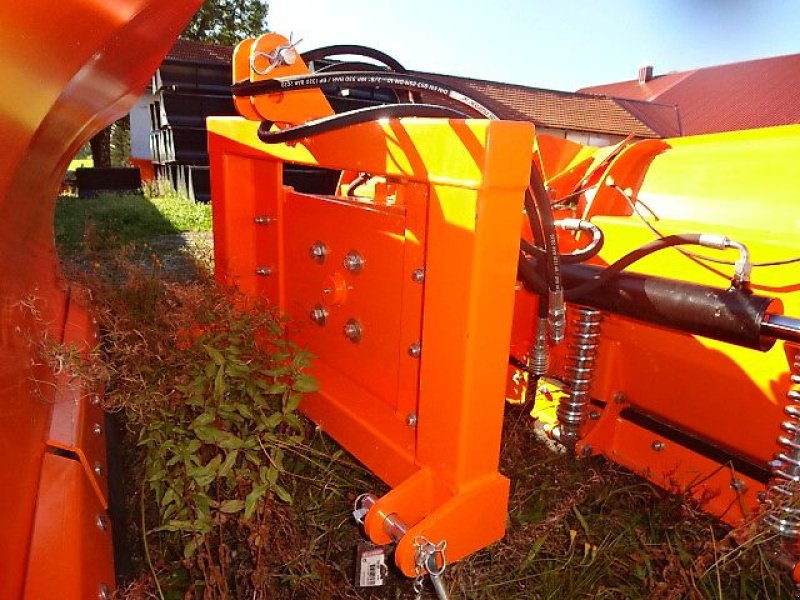 Schneepflug des Typs ALL IN ONE GmbH S P  - 270 - 2,7 Meter Varioschneepflug-stabile Ausführung- in verschiedenen Arbeitsbreiten  -  2,2 Meter 2,5 Meter- 2,7 Meter- 3 Meter- 3,3 Meter, Neumaschine in Neureichenau (Bild 18)