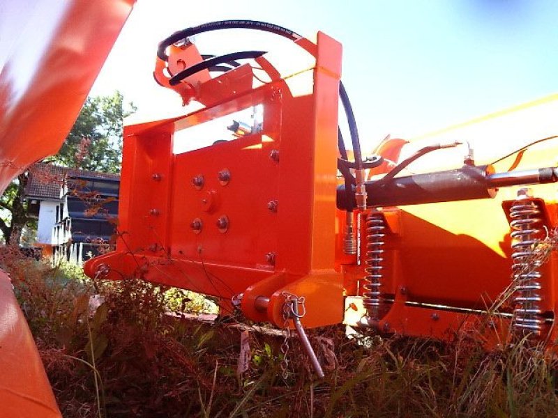 Schneepflug des Typs ALL IN ONE GmbH S P  - 270 - 2,7 Meter Varioschneepflug-stabile Ausführung- in verschiedenen Arbeitsbreiten  -  2,2 Meter 2,5 Meter- 2,7 Meter- 3 Meter- 3,3 Meter, Neumaschine in Neureichenau (Bild 19)