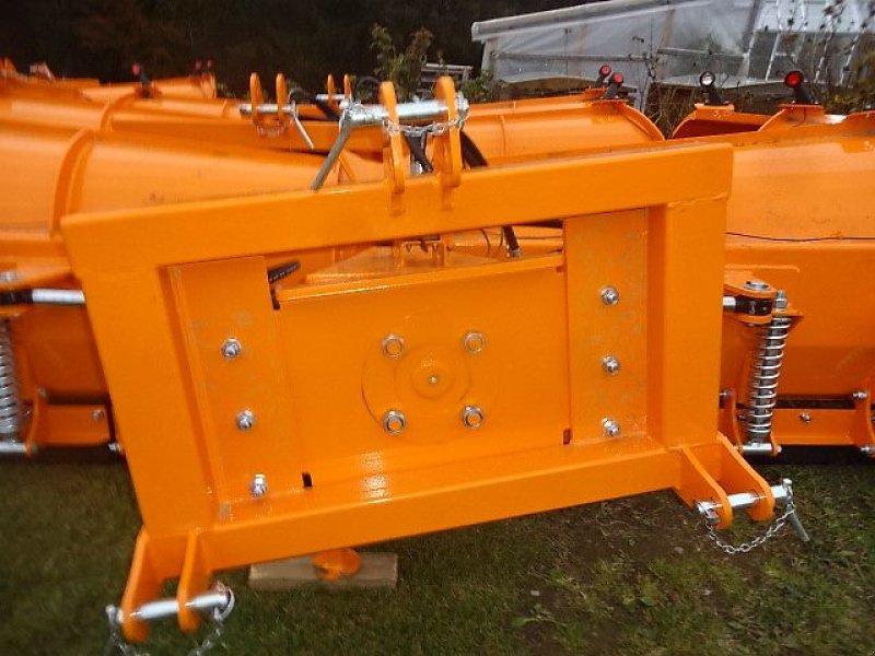 Schneepflug des Typs ALL IN ONE GmbH S P  - 270 - 2,7 Meter Varioschneepflug-stabile Ausführung- in verschiedenen Arbeitsbreiten  -  2,2 Meter 2,5 Meter- 2,7 Meter- 3 Meter- 3,3 Meter, Neumaschine in Neureichenau (Bild 25)
