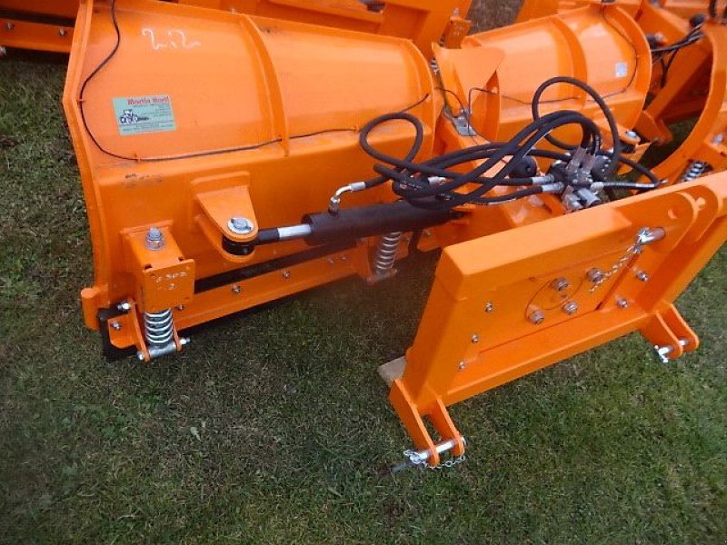 Schneepflug des Typs ALL IN ONE GmbH S P  - 270 - 2,7 Meter Varioschneepflug-stabile Ausführung- in verschiedenen Arbeitsbreiten  -  2,2 Meter 2,5 Meter- 2,7 Meter- 3 Meter- 3,3 Meter, Neumaschine in Neureichenau (Bild 28)