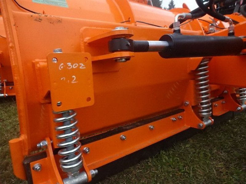 Schneepflug des Typs ALL IN ONE GmbH S P  - 270 - 2,7 Meter Varioschneepflug-stabile Ausführung- in verschiedenen Arbeitsbreiten  -  2,2 Meter 2,5 Meter- 2,7 Meter- 3 Meter- 3,3 Meter, Neumaschine in Neureichenau (Bild 29)