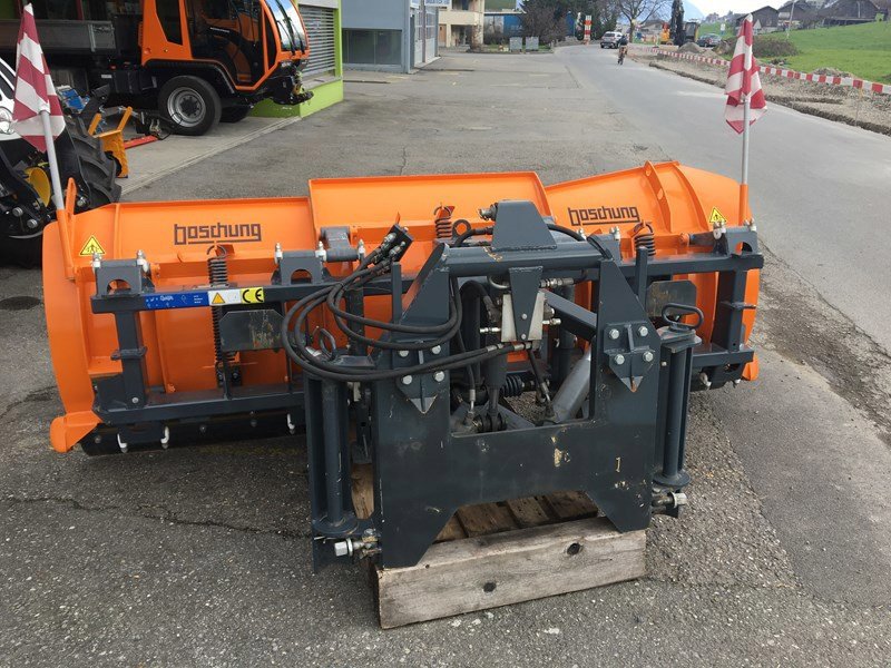Schneepflug des Typs Boschung MF 2.4 , 3 m Schildbreite, Gebrauchtmaschine in Buochs NW (Bild 3)