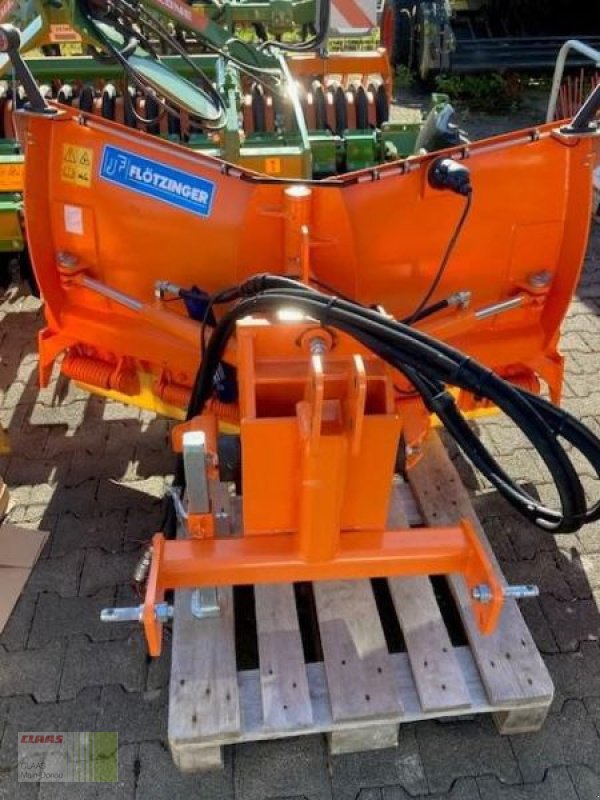 Schneepflug des Typs Flötzinger VARIO  VSP II, Neumaschine in Wülfershausen a.d.Saale (Bild 1)