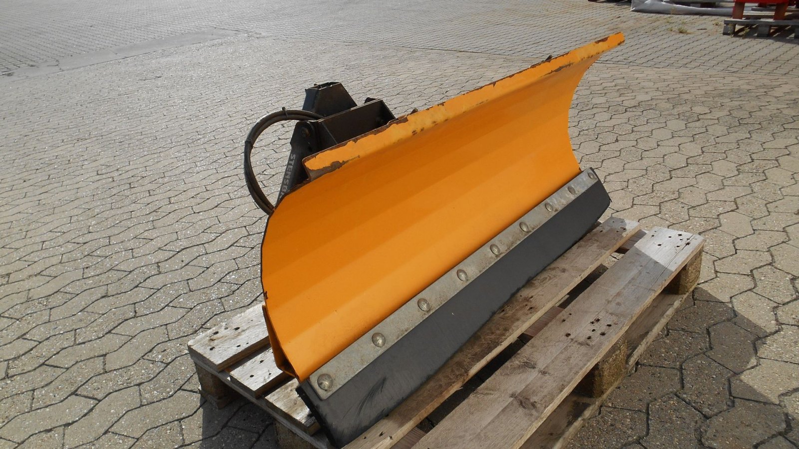 Schneepflug des Typs GMR FS 1300L, Gebrauchtmaschine in Mern (Bild 2)