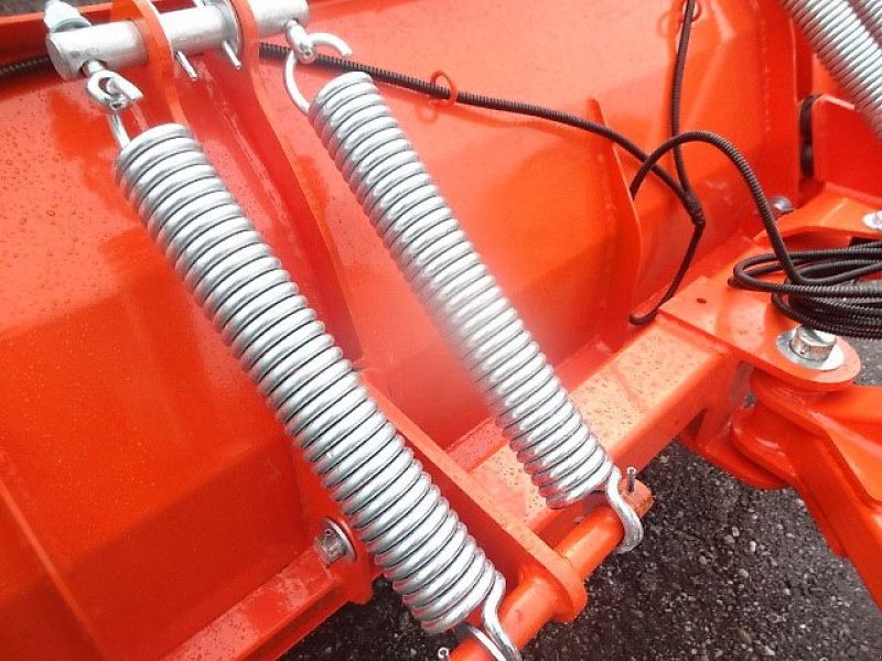 Schneepflug des Typs H-L-M Schneeschild Hydraulisch - Anbau Kat - Kommunal -an Kuppeldreieck - Mit Anfahrsicherung, Neumaschine in Neureichenau (Bild 5)