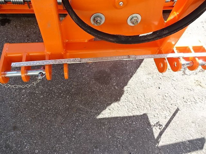 Schneepflug des Typs H-L-M Varioschneepflug 1,3 Meter- Hydraulische Verstellung, Neumaschine in Neureichenau (Bild 15)