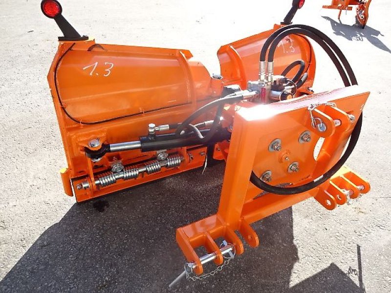 Schneepflug des Typs H-L-M Varioschneepflug 1,3 Meter- Hydraulische Verstellung, Neumaschine in Neureichenau (Bild 11)