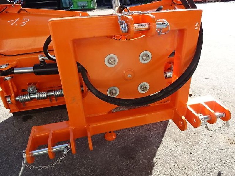 Schneepflug des Typs H-L-M Varioschneepflug 1,3 Meter- Hydraulische Verstellung, Neumaschine in Neureichenau (Bild 14)