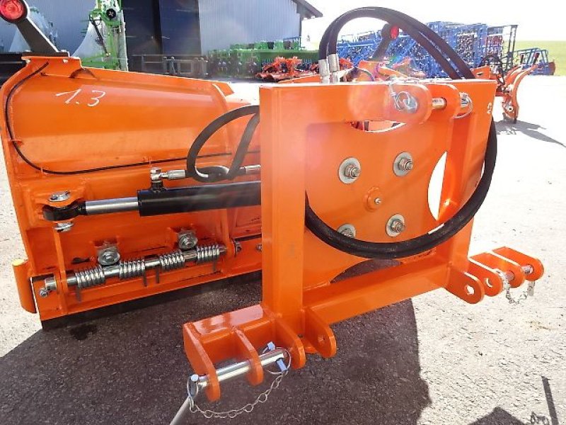 Schneepflug des Typs H-L-M Varioschneepflug 1,3 Meter- Hydraulische Verstellung, Neumaschine in Neureichenau (Bild 12)