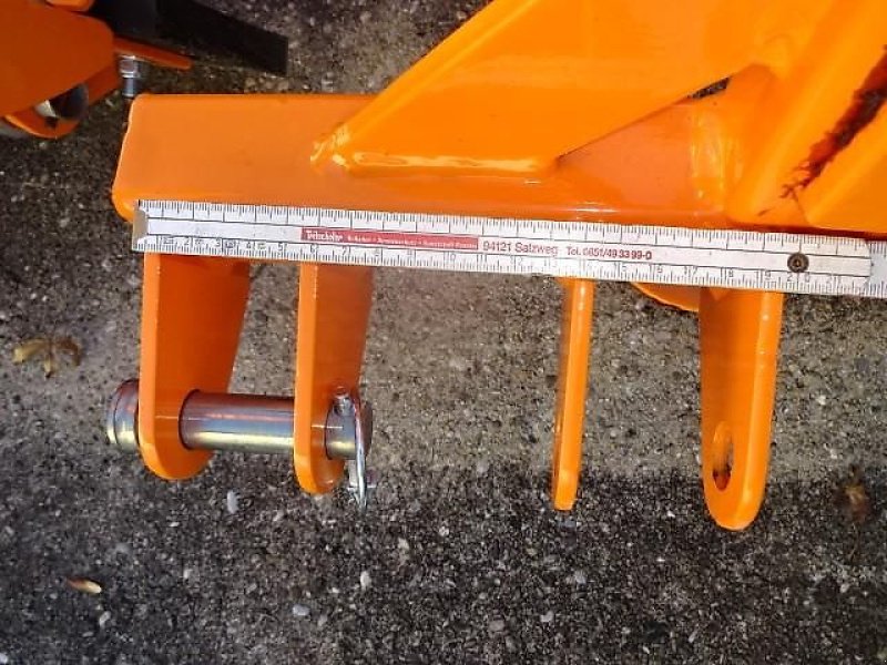 Schneepflug des Typs H-L-M Varioschneepflug 1,3 Meter- Hydraulische Verstellung, Neumaschine in Neureichenau (Bild 29)
