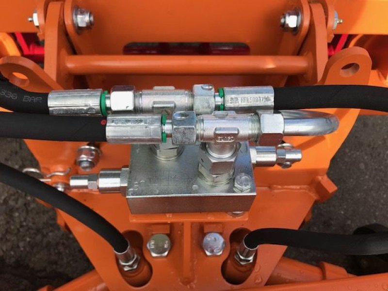 Schneepflug des Typs Hauer Schneeschild DRS-M 1500 Euroaufnahme, Neumaschine in Tamsweg (Bild 4)