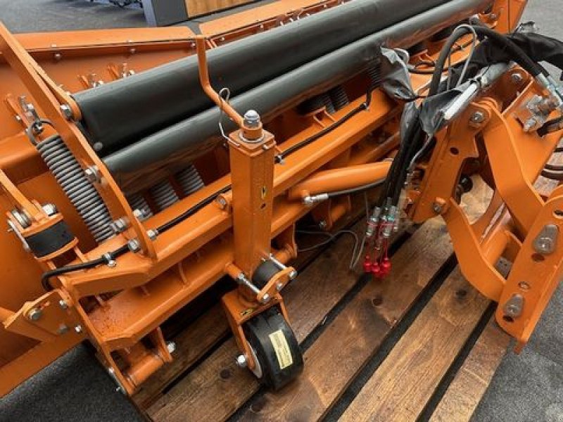 Schneepflug del tipo Hauer Schneeschild SRS-3L 3200 mit Kuppelplatte, Neumaschine en Tamsweg (Imagen 11)