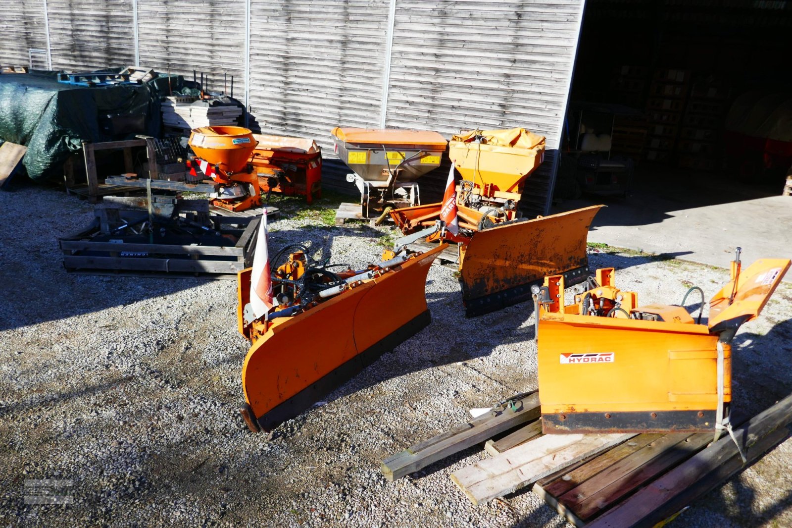 Schneepflug des Typs Hydrac 9 x Winterdienstgeräte zum Blockpreis von 9500 Euro, Gebrauchtmaschine in Langenzenn (Bild 1)