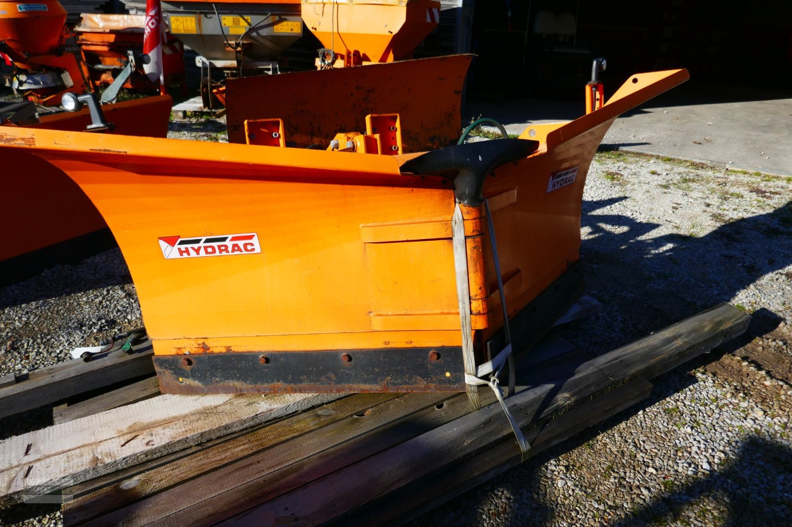 Schneepflug des Typs Hydrac 9 x Winterdienstgeräte zum Blockpreis von 9500 Euro, Gebrauchtmaschine in Langenzenn (Bild 5)