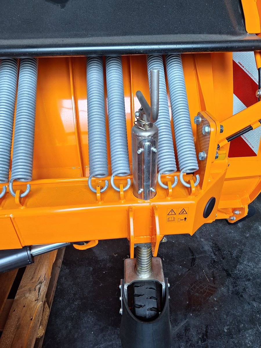 Schneepflug des Typs Hydrac U II 300, Neumaschine in Bergheim (Bild 7)