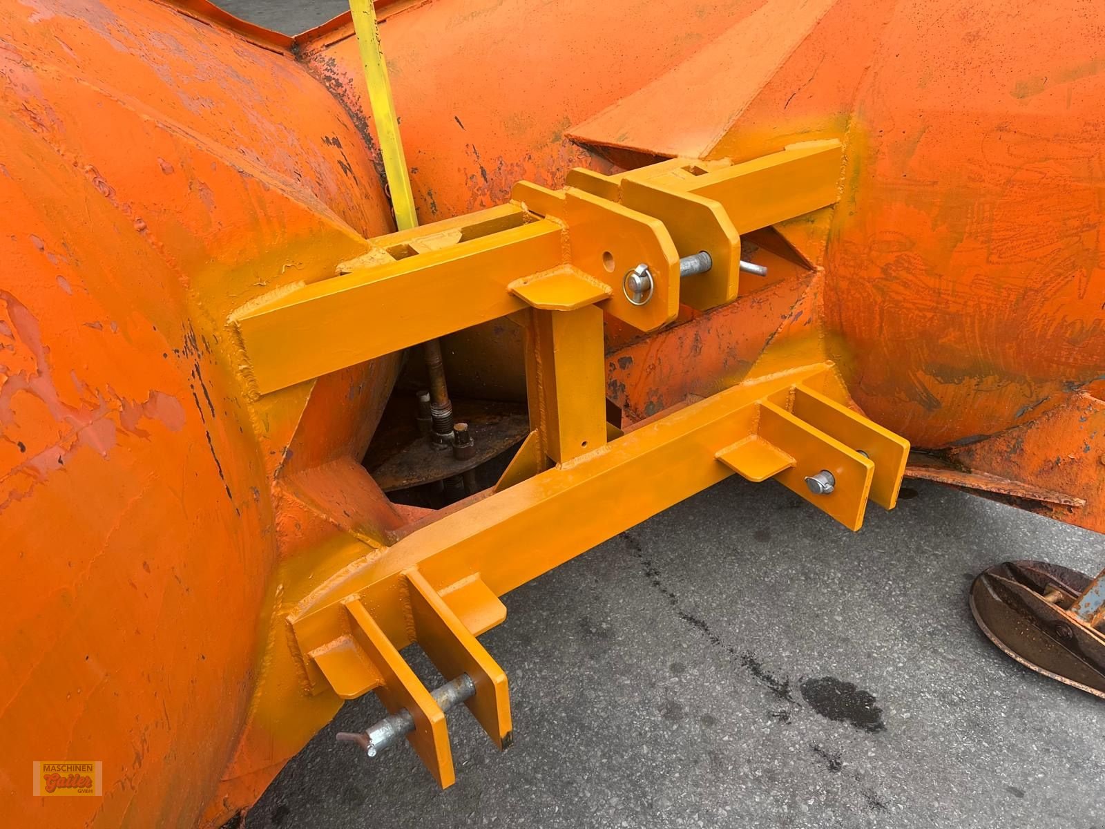 Schneepflug of the type Kahlbacher Spitzpflug mit Dreipunkt-Anbaubock, Gebrauchtmaschine in Kötschach (Picture 12)