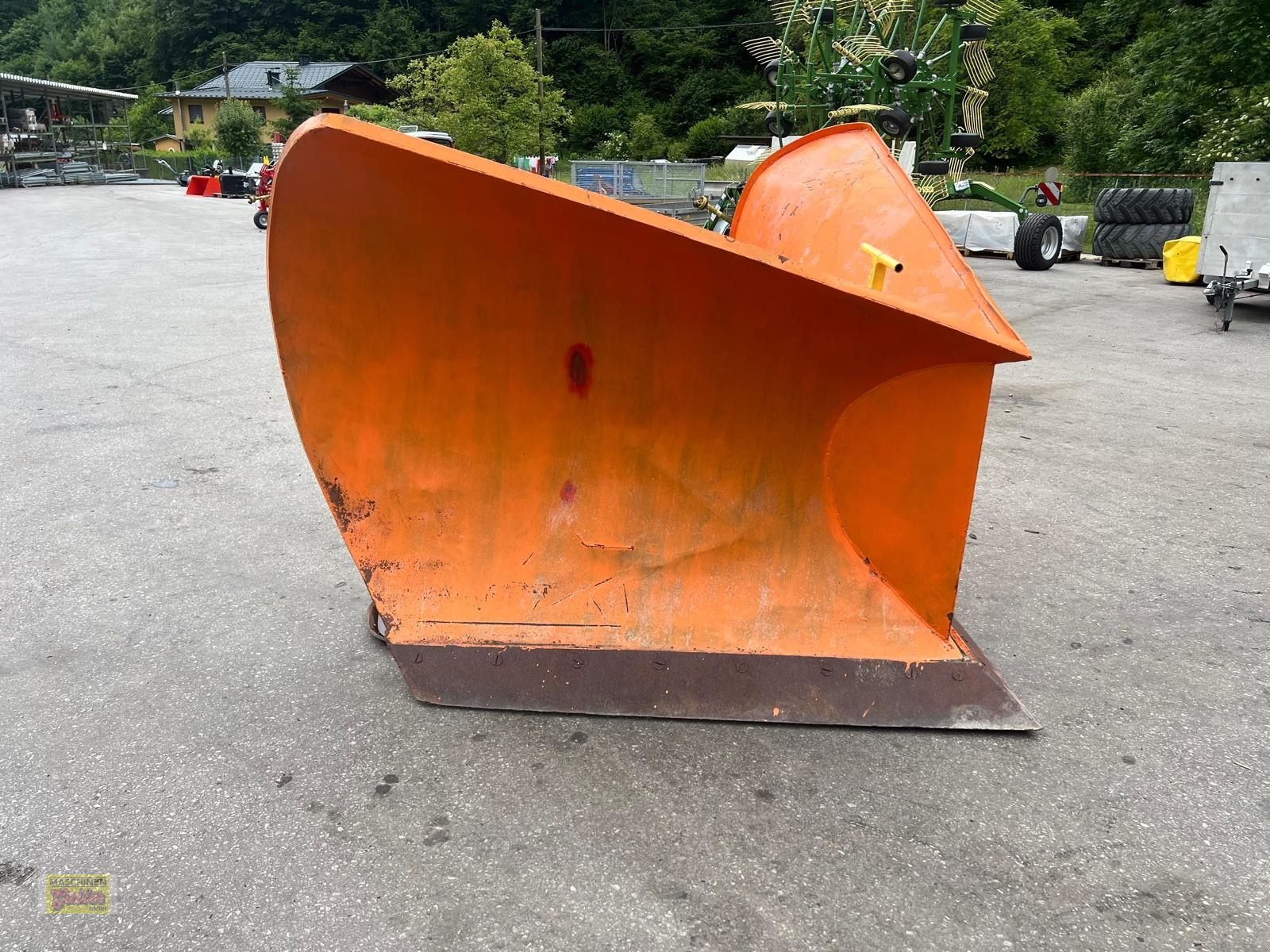 Schneepflug of the type Kahlbacher Spitzpflug mit Dreipunkt-Anbaubock, Gebrauchtmaschine in Kötschach (Picture 3)