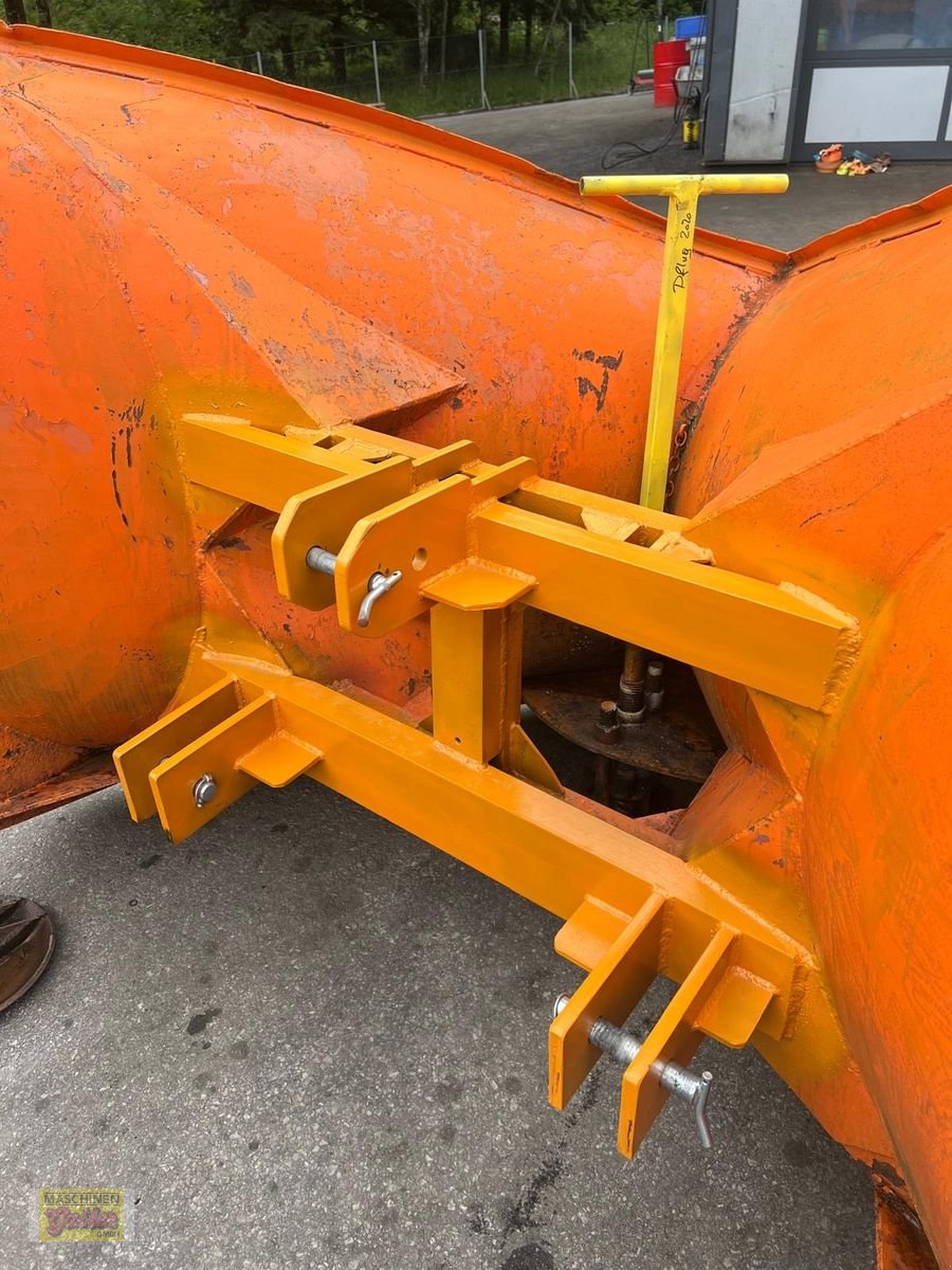 Schneepflug of the type Kahlbacher Spitzpflug mit Dreipunkt-Anbaubock, Gebrauchtmaschine in Kötschach (Picture 13)