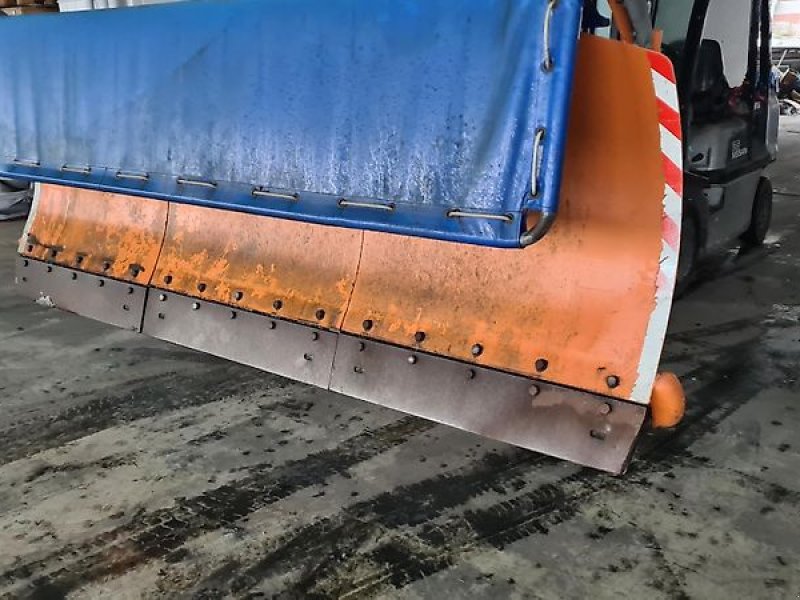 Schneepflug des Typs Küpper Weisser Schneepflug MF2,4, Gebrauchtmaschine in Fürstenstein (Bild 1)