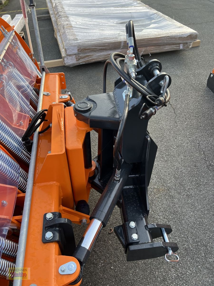 Schneepflug des Typs Lesnik Schneepflug SPH T28 mit Dreipunktanbau, Neumaschine in Kötschach (Bild 10)