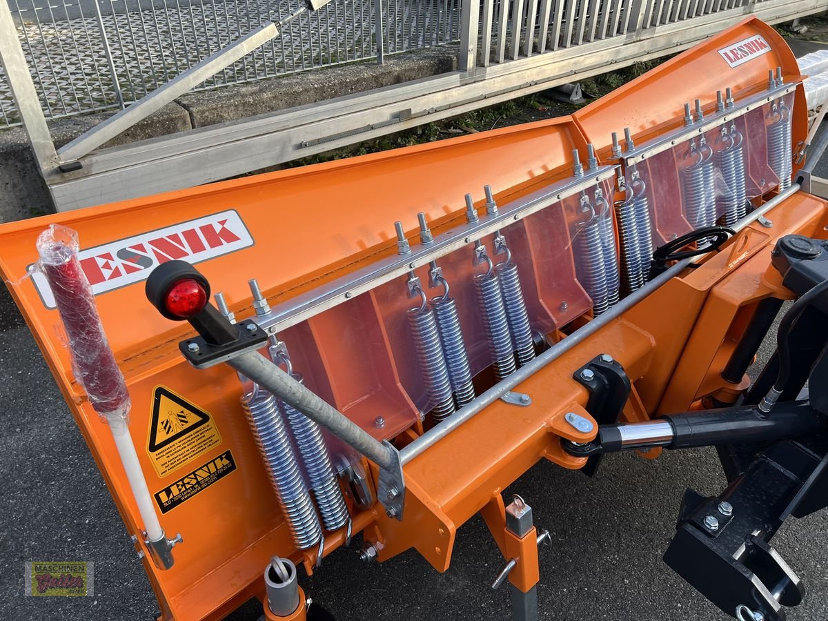 Schneepflug des Typs Lesnik Schneepflug SPH T30 mit Dreipunktanbau, Neumaschine in Kötschach (Bild 7)