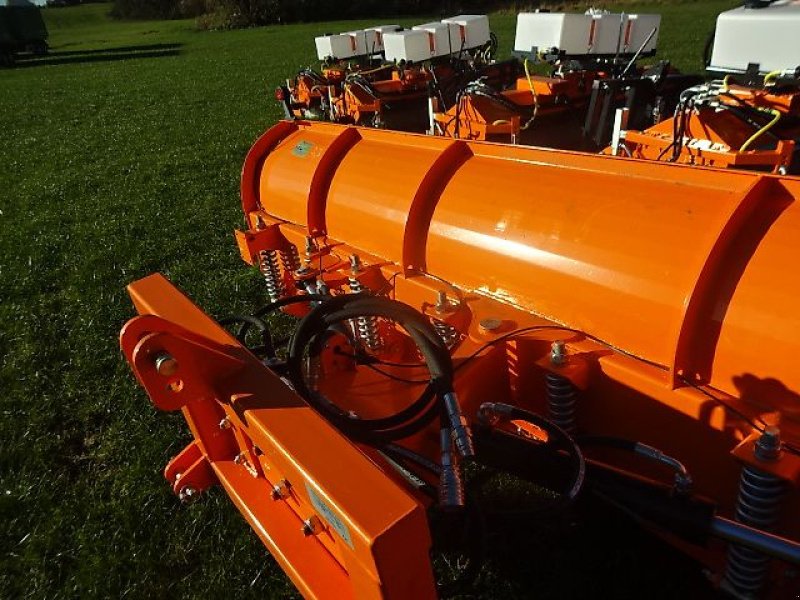 Schneepflug des Typs M&H 3,3 Meter- NEU- SP-330 - Schneeschild- Schneepflug - Schwere Ausführung- hydraulisch schwenkbar, Neumaschine in Neureichenau (Bild 14)