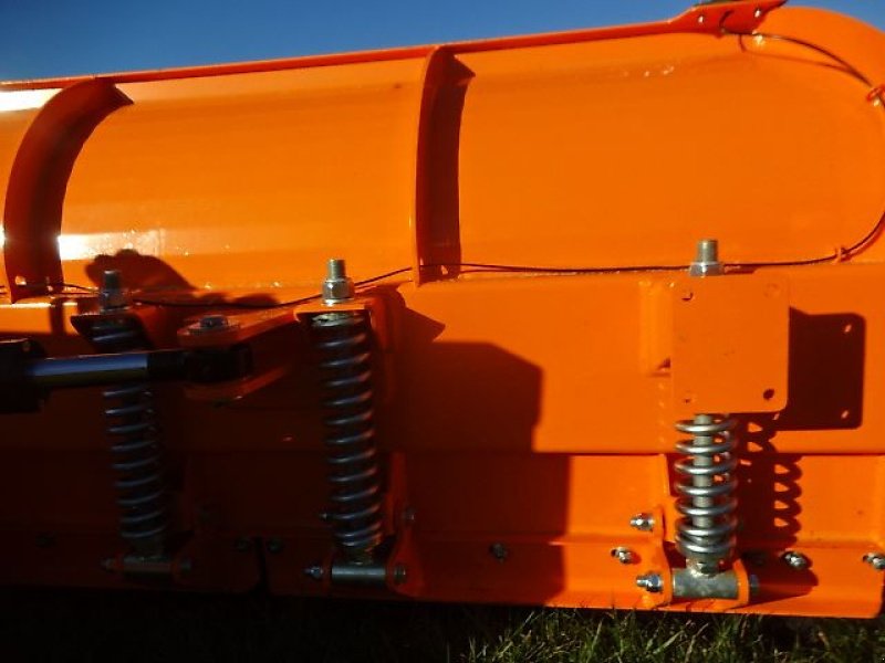 Schneepflug des Typs M&H 3,3 Meter- NEU- SP-330 - Schneeschild- Schneepflug - Schwere Ausführung- hydraulisch schwenkbar, Neumaschine in Neureichenau (Bild 13)