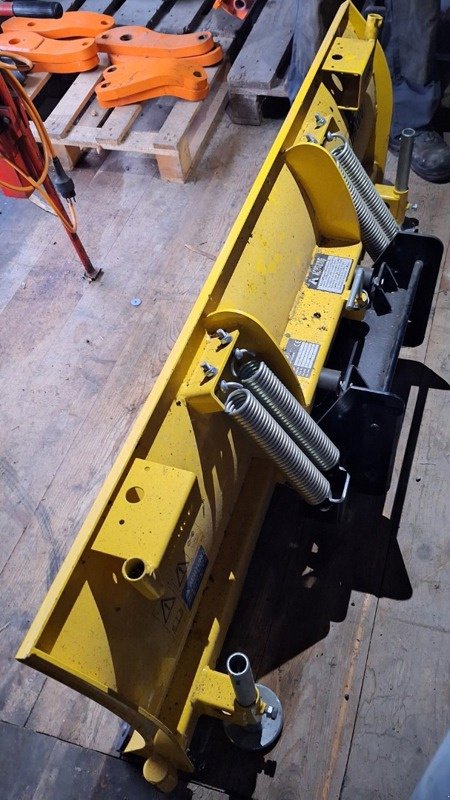 Schneepflug des Typs Matev SRM-FB 150 JD, Ausstellungsmaschine in Eichberg (Bild 2)